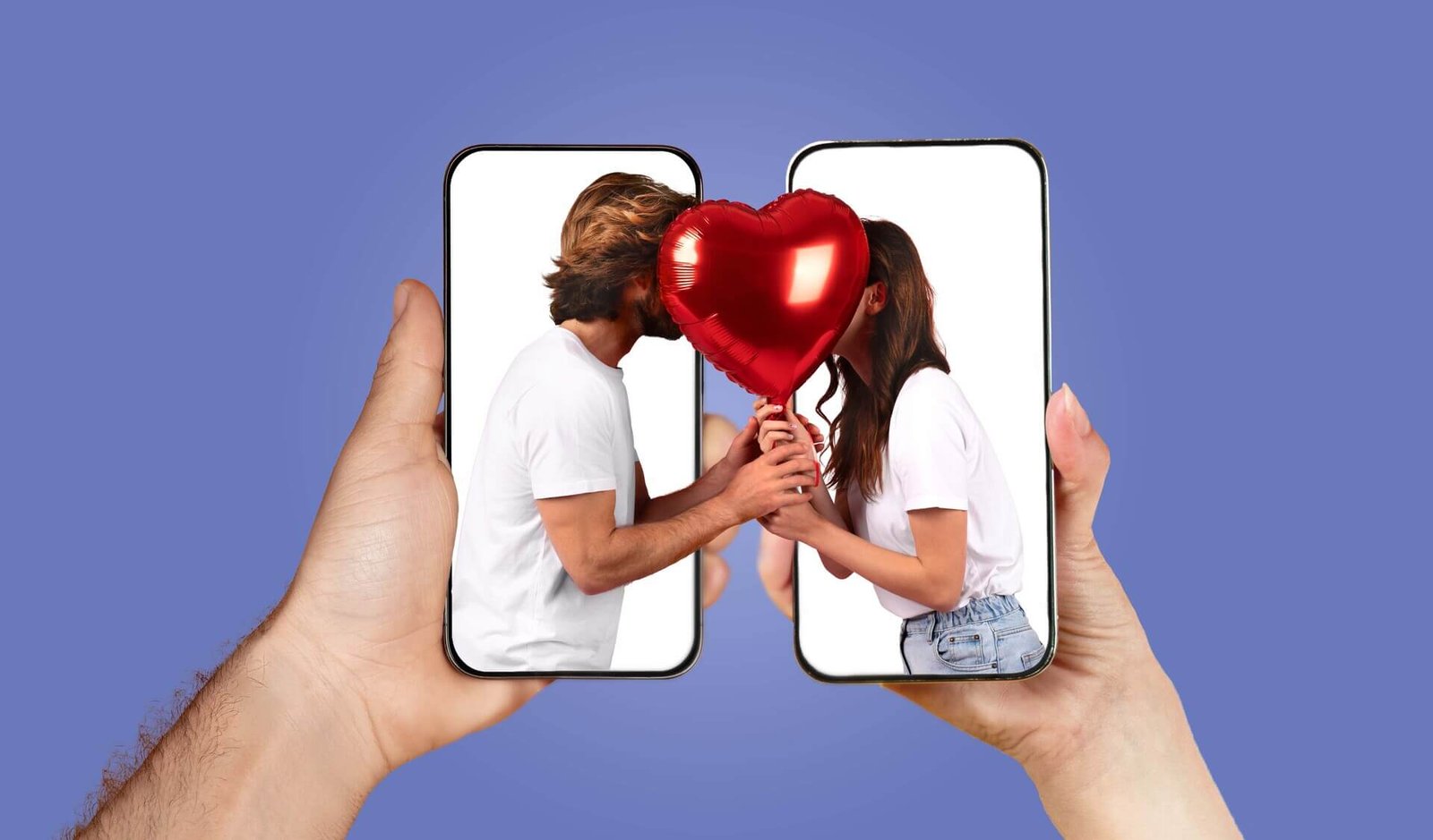 santykiai per atstuma: du zmones telefonuose, kurie simbolizuoja bendravimą nuotoliu